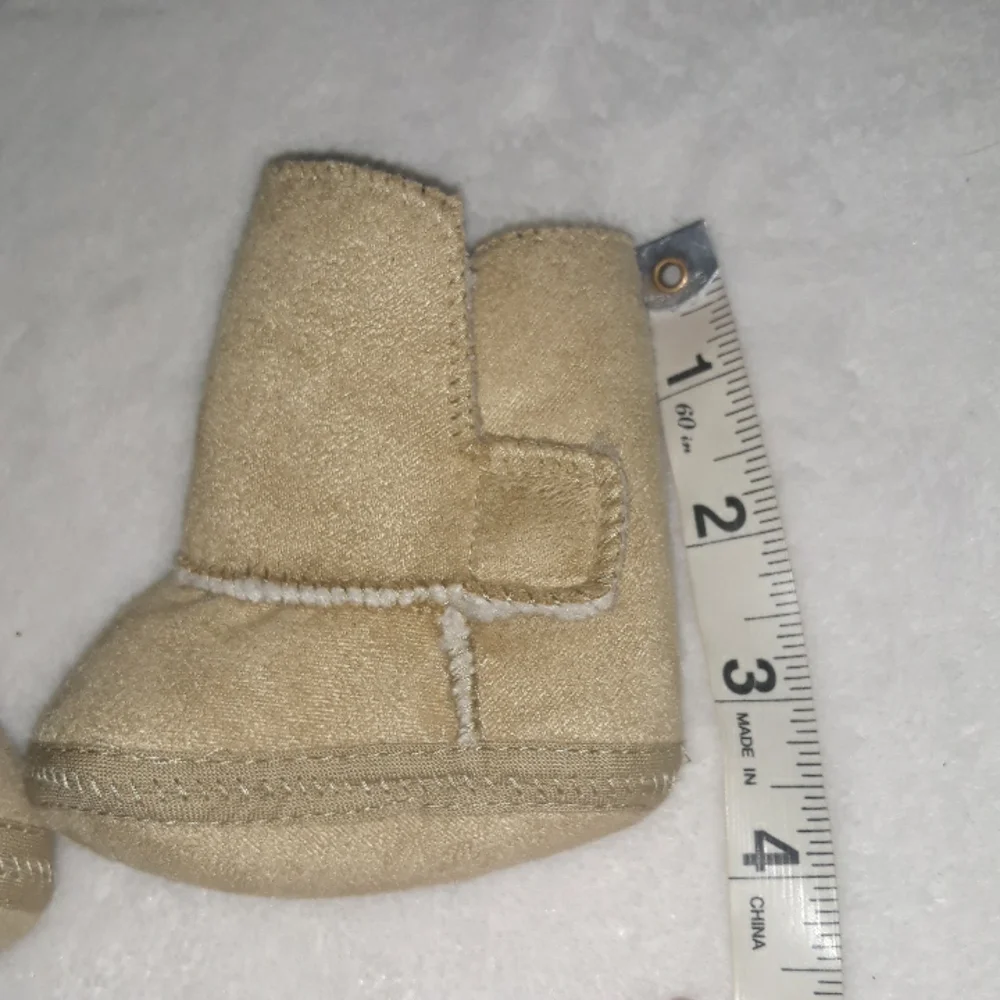 Newborn Tan soft baby boots with warm inner layer.